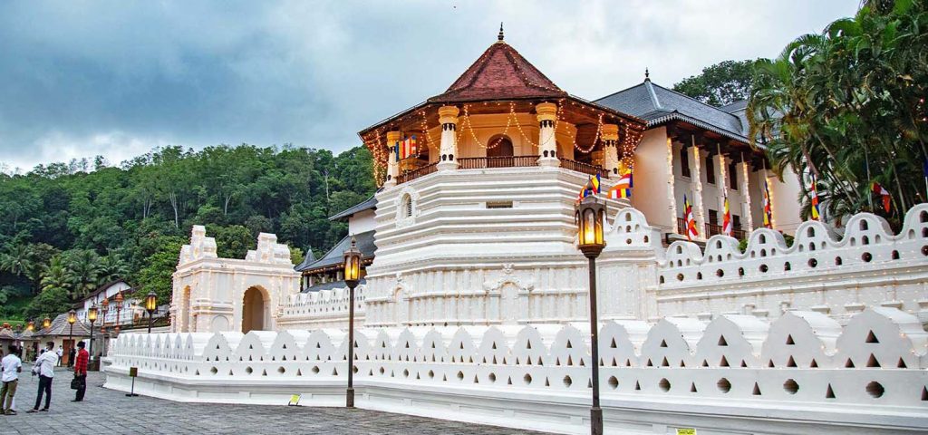 Kandy’s Majestic Temples: A Spiritual Odyssey through the City