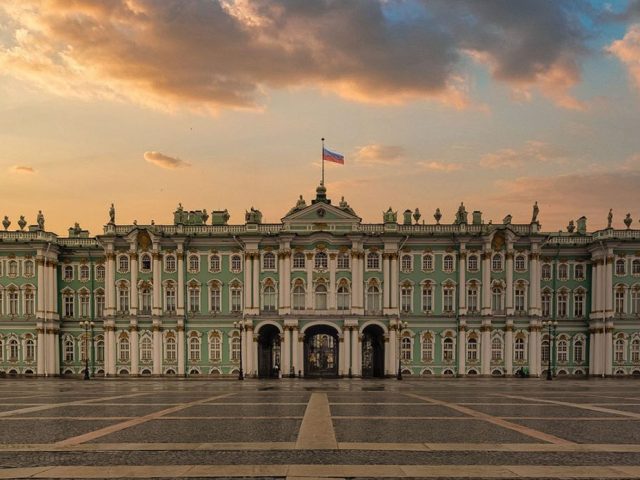 Destinations in St. Petersburg: Exploring Iconic Sights and Hidden Gems