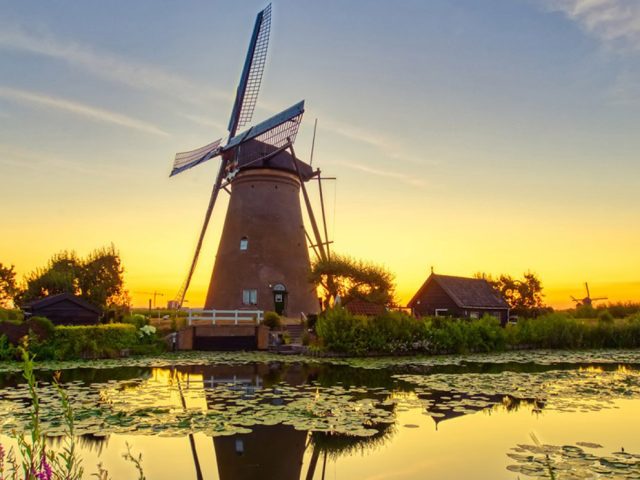 Amsterdam Windmill Village Tour: Exploration of Zaanse Schans