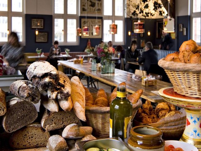 Experience Local Food and Restaurants in Amsterdam