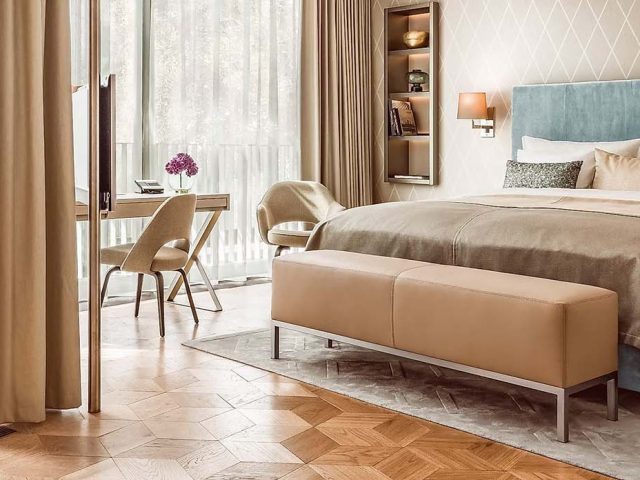 Waking by Lake Alster: A Night of Dreams in Hamburg’s Finest Hotels